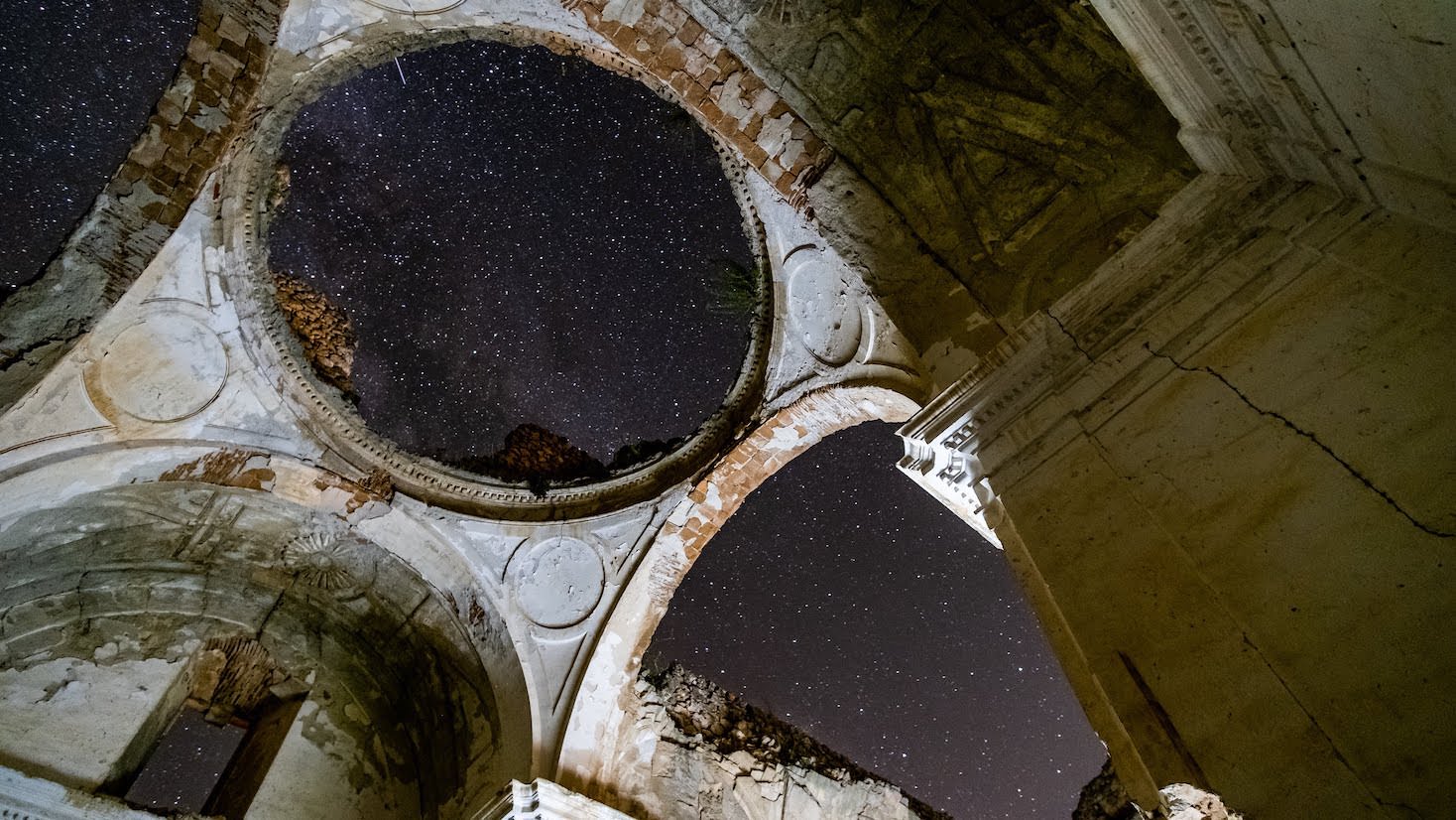 Hontoba Hermitage Ruins Milky Way